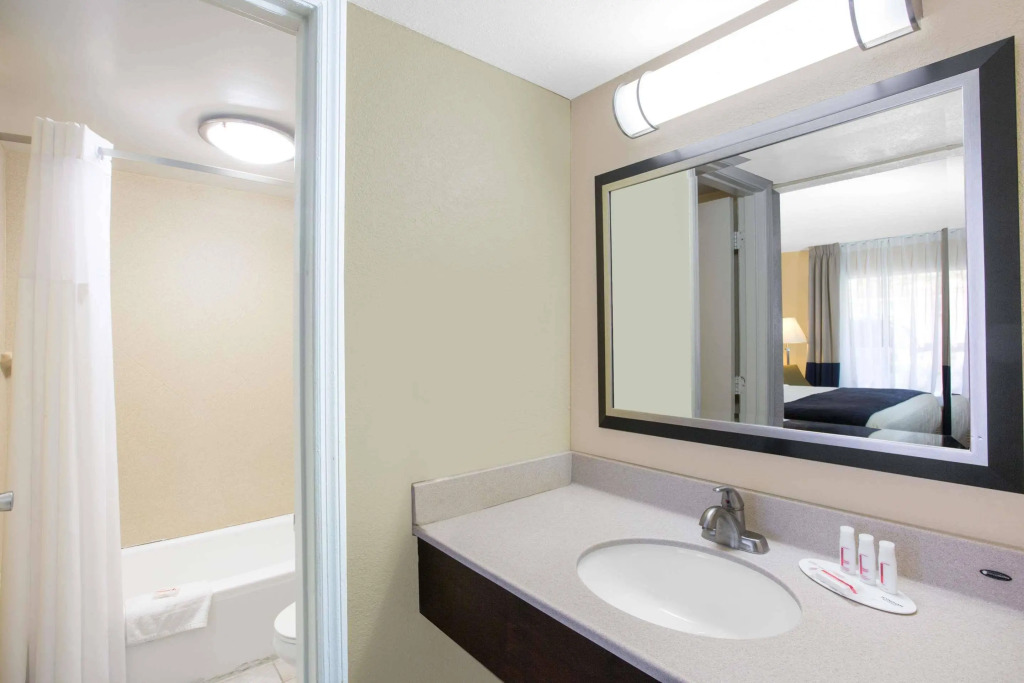 Days Inn by Wyndham Charleston Historic District