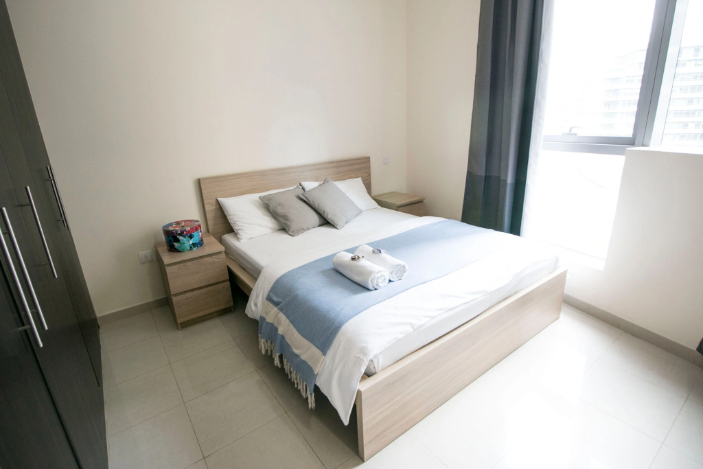 Stylish Apt In Heart Of Marina 5' Walk To Beach