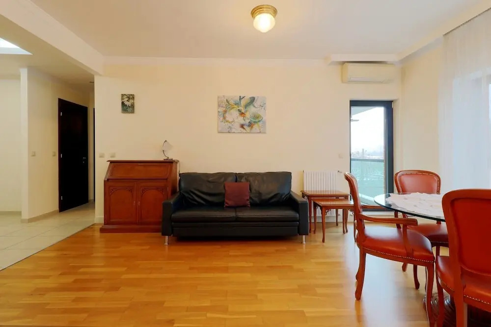Emerald Apartment