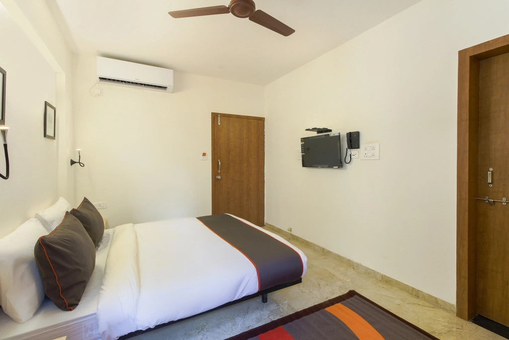 FabHotel Sai Raj - Nr Zeel College