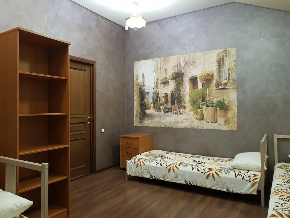 Hostel Well