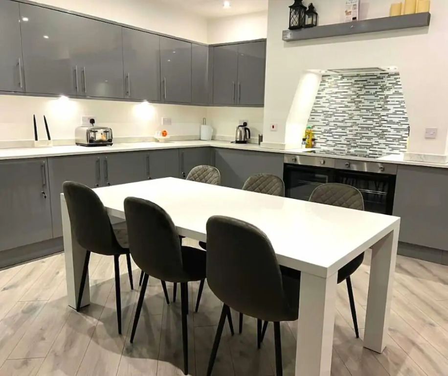 Darlington Suites by SA Stays