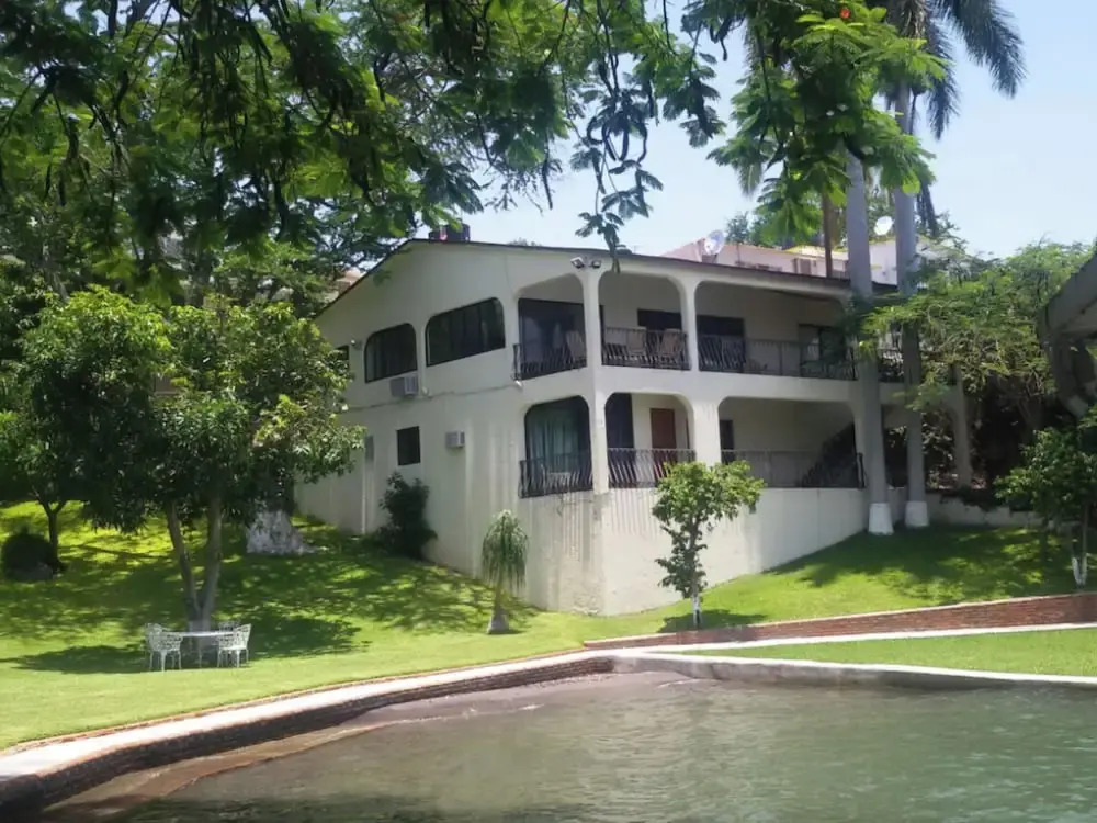 Room in House - Dream House on Lake Tequesquitengo