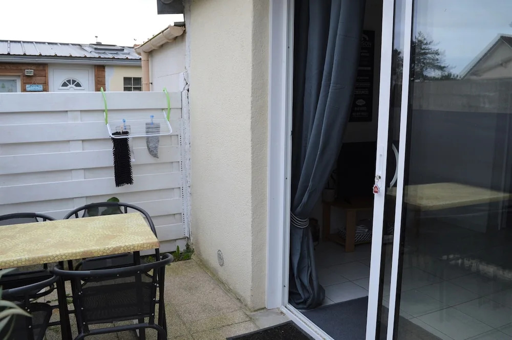 Maisonnette avec terrasse à 50m de la plage - Ménage renforcé