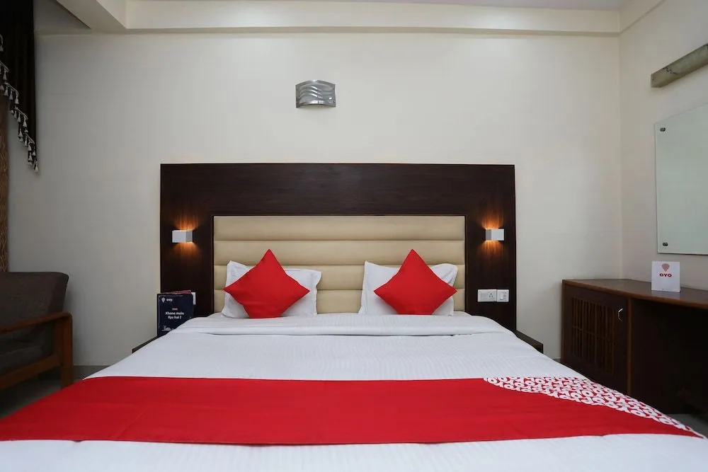 Oyo 30068 Hotel Kesar Palace
