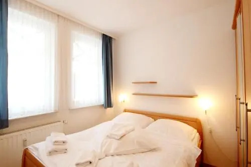 Haus Strandburg - hinter Düne und Meer