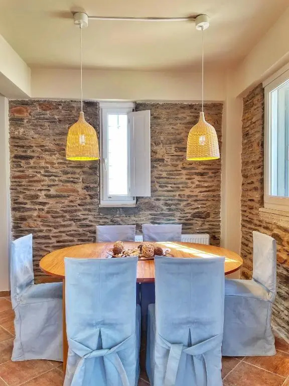 Spacious & Cozy Flat 5 mins to Batsi Bay