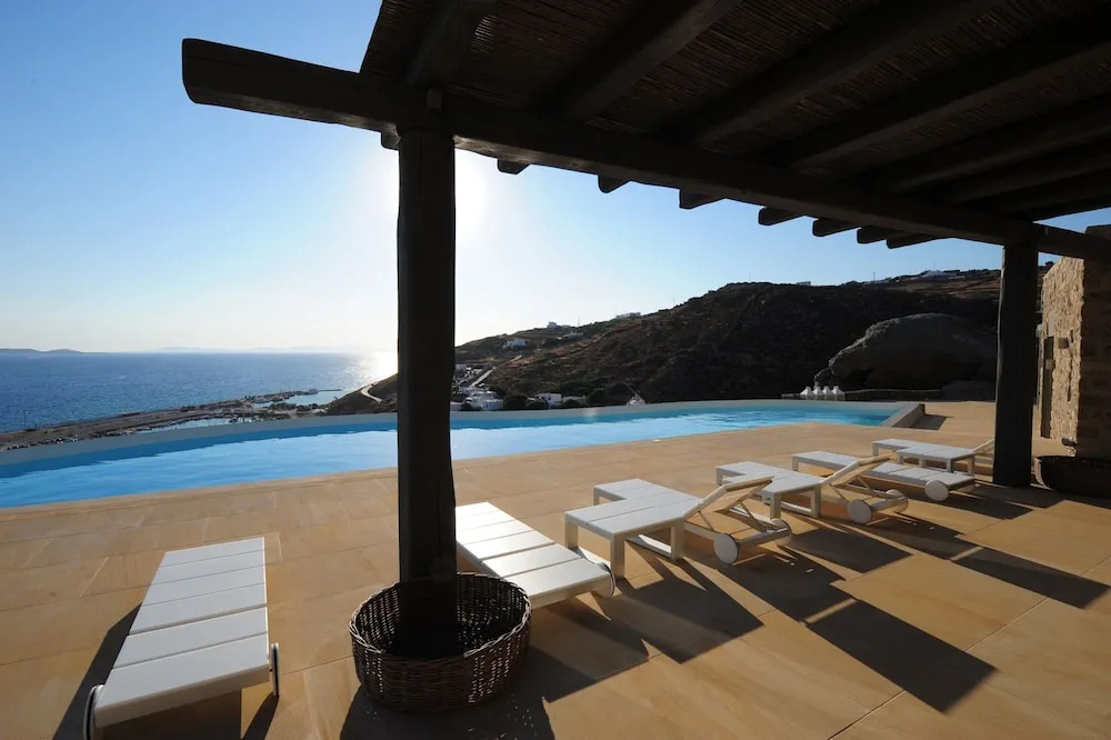 Etoile in Tourlos With 7 Bedrooms and 9 Bathrooms