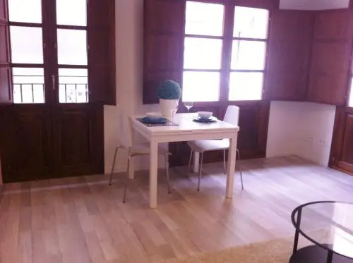 Superb Central Market Apt