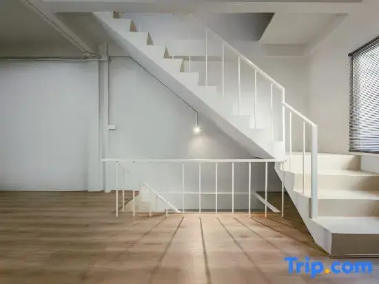Industrial Loft Sukhumvit 3-Bedroom Designer House - 2 Min to BTS Bang Chak