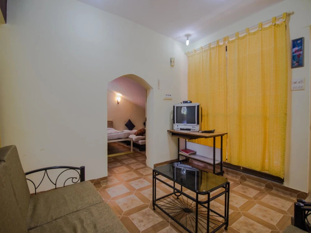 OYO 14340 Home Attic 1BHK Miramar Beach