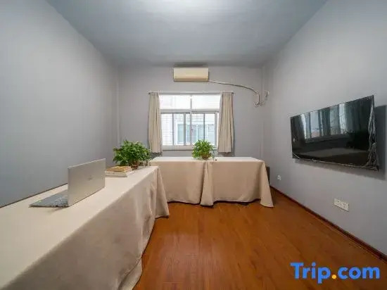 Zilanling Hostel (Zhongshan Scenic Area Houzaimen)