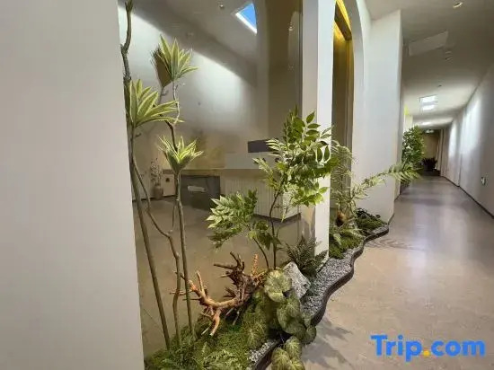 Jijianli Bourbon Hotel (Sanya Mangrove Tree Resort World Branch)