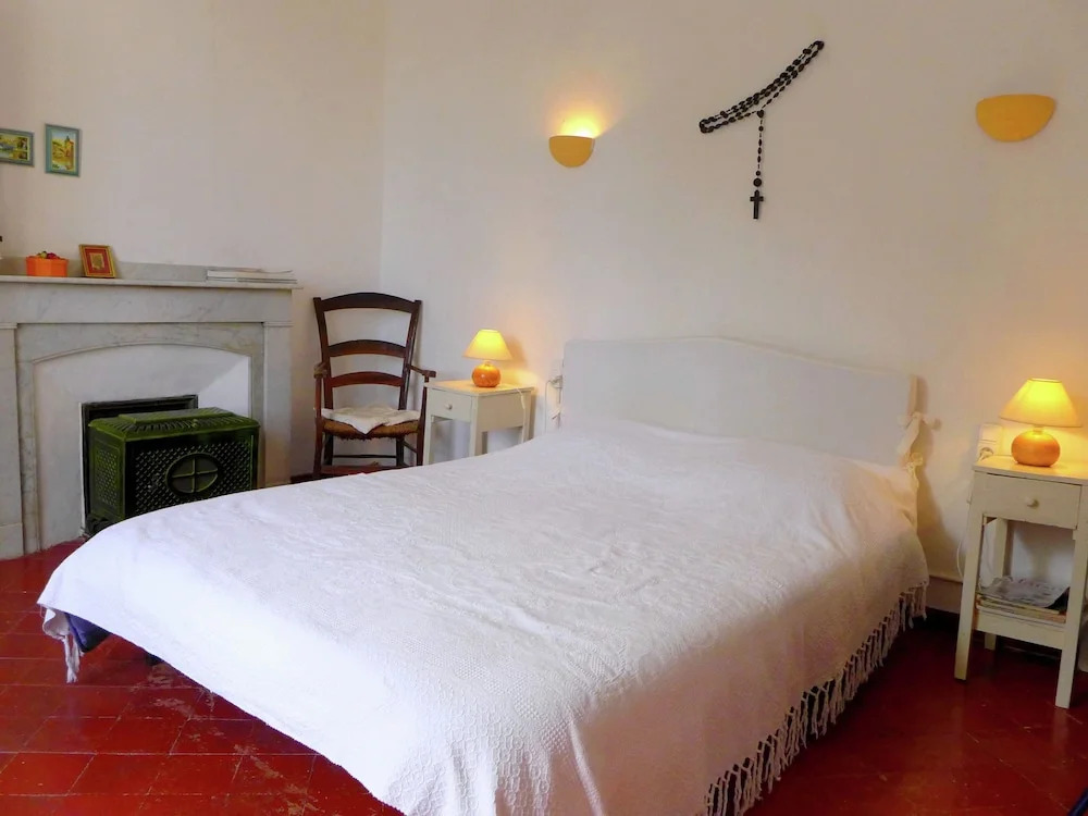Lovely Holiday Home in Sainte-Valiere with Swimming Pool