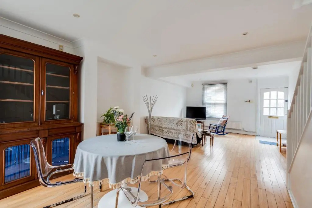Bright Spacious 2-bedroom Jericho House