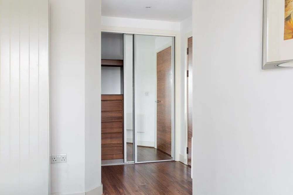 Sophisticated 2 Bed Flat with Balcony in Acton
