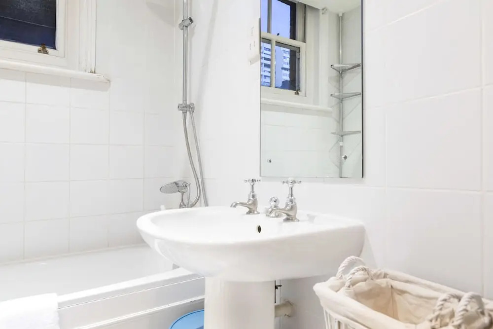 Club Living - Baker Street Apartments