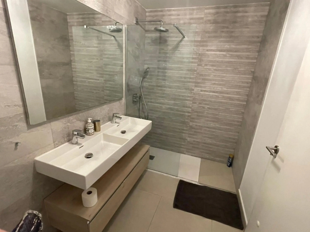 BRAND NEW STUNNING 3 BED RAISED GROUND FLOOR APARTMENT WITH SEA & POOL & MOUNTAIN VIEW INDOOR & OUTDOOR SWIMMING POOLS & GYM WALKING DISTANCE TO BEACH PORT Casa Casu Estepona
