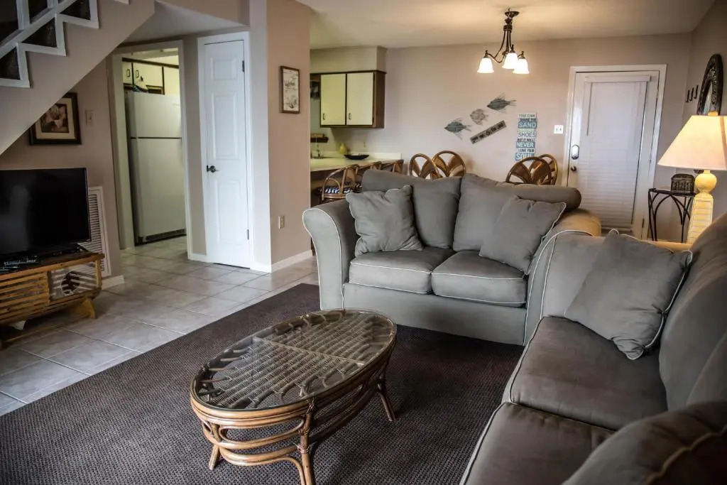 Beautiful 3 Bedroom BEACHFRONT Condo (F3) - Sleeps 10
