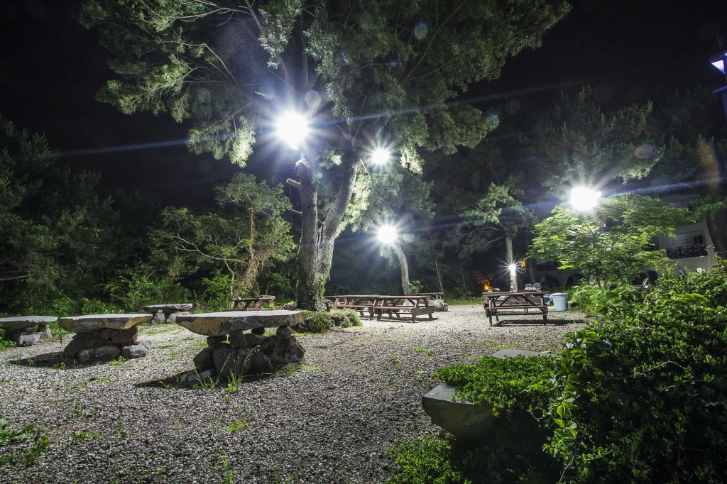 Whinstone Hotel & Resort