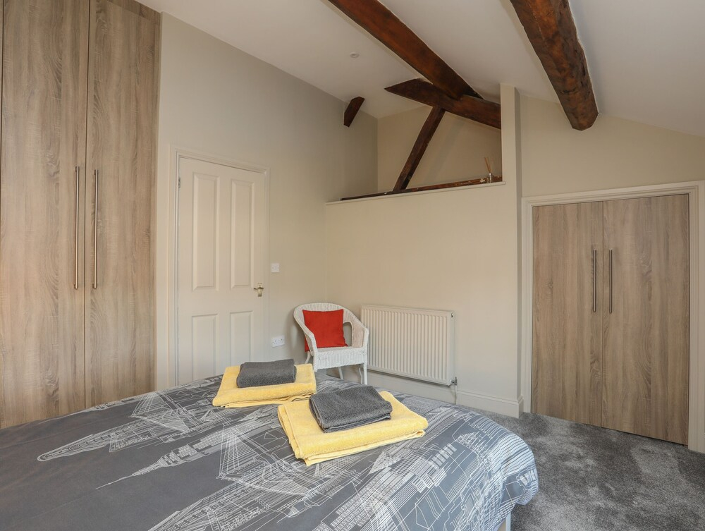 2 Ivy House