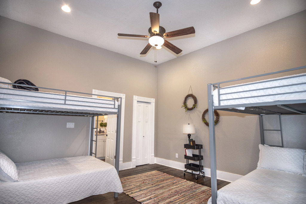 Restored Historic 2br/1.5ba House Near Downtown