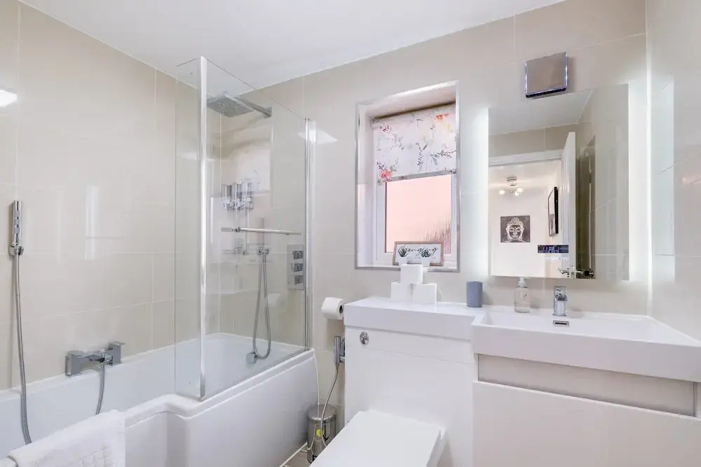 Cherry Banks 5 Bedroom & 3 Bathroom Hse