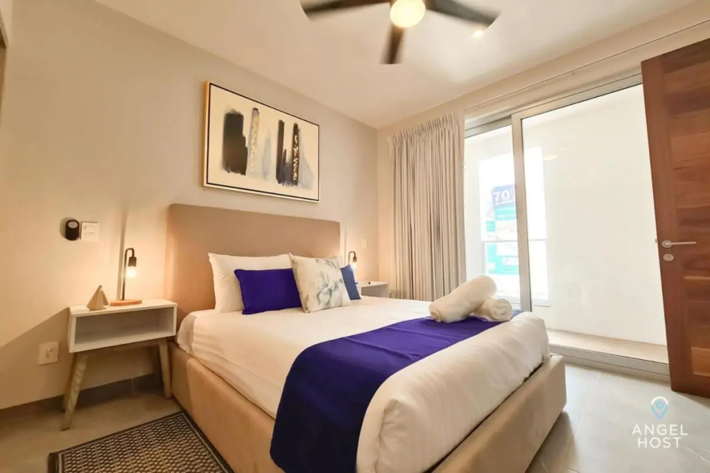 2Br W Dual Pools, Near Beach & 5Th Ave