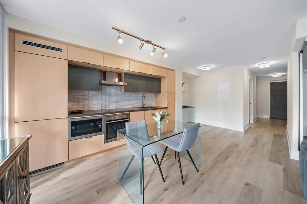 PlanURstay  - 300 Front Street West