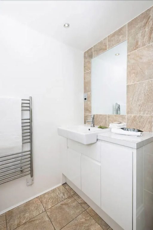 Cosy, Modern Chelsea Studio
