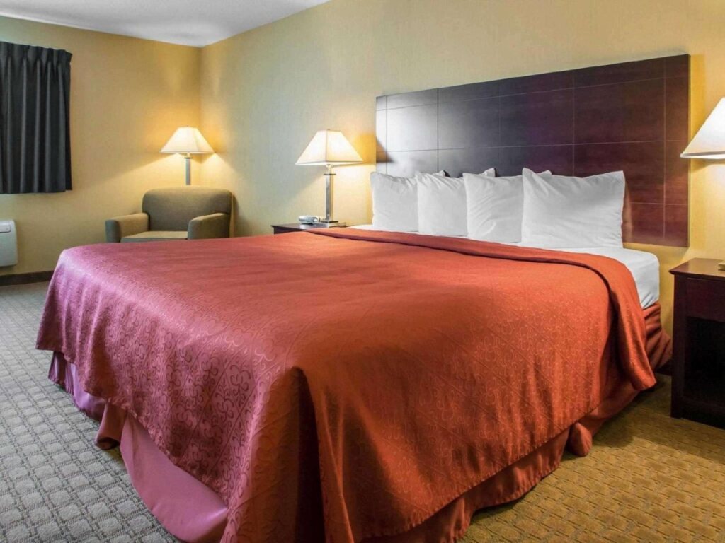 AmericInn by Wyndham Marshfield