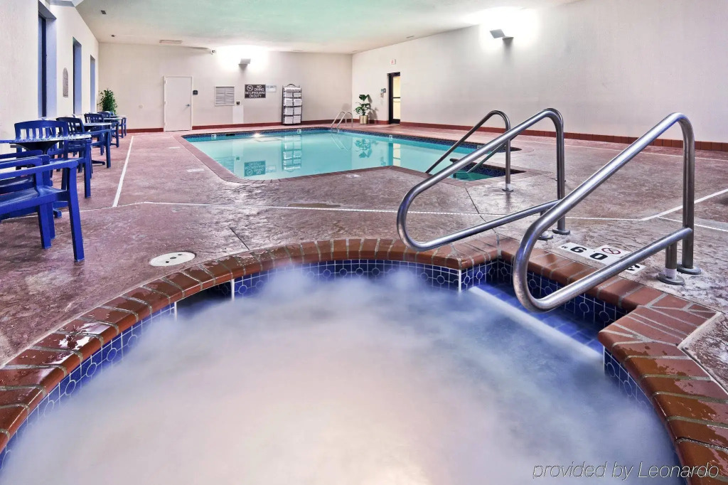 Holiday Inn Express & Suites Midwest City by IHG