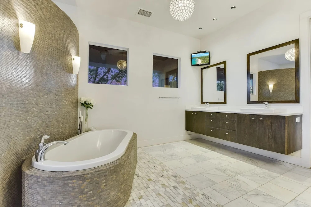 510 Austin - 5 Br Home