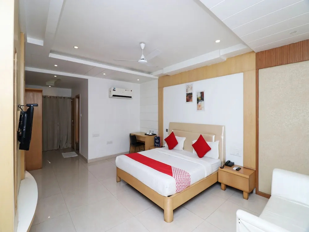 OYO 5843 Hotel Yash Inn