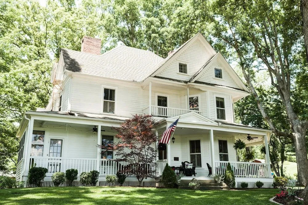 Oak Hill On Love Lane Bed and Breakfast Inn