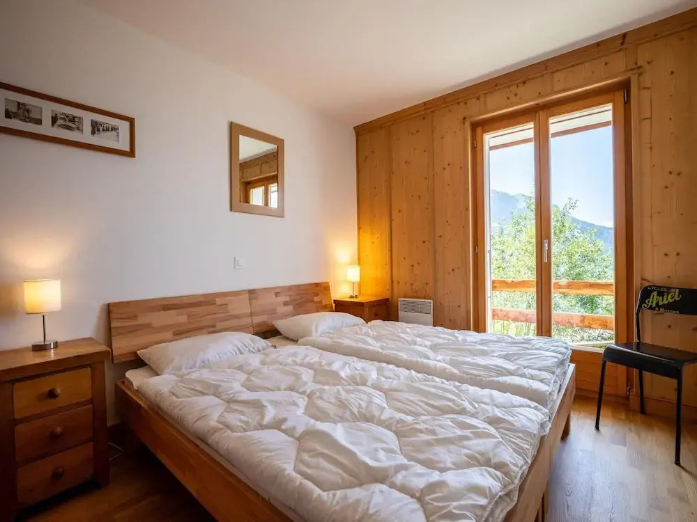 Spacious Chalet With Patio Facing Mountains