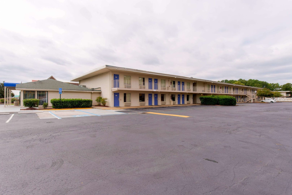Travelodge by Wyndham Norfolk Airport