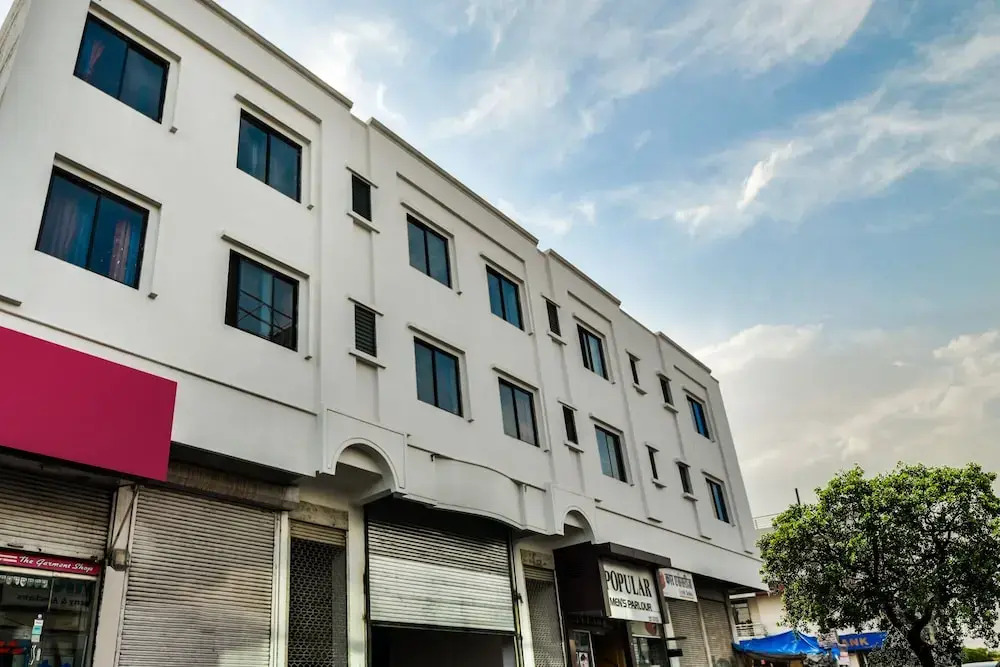 Oyo 37212 Hotel Soft Petals By Arn Group