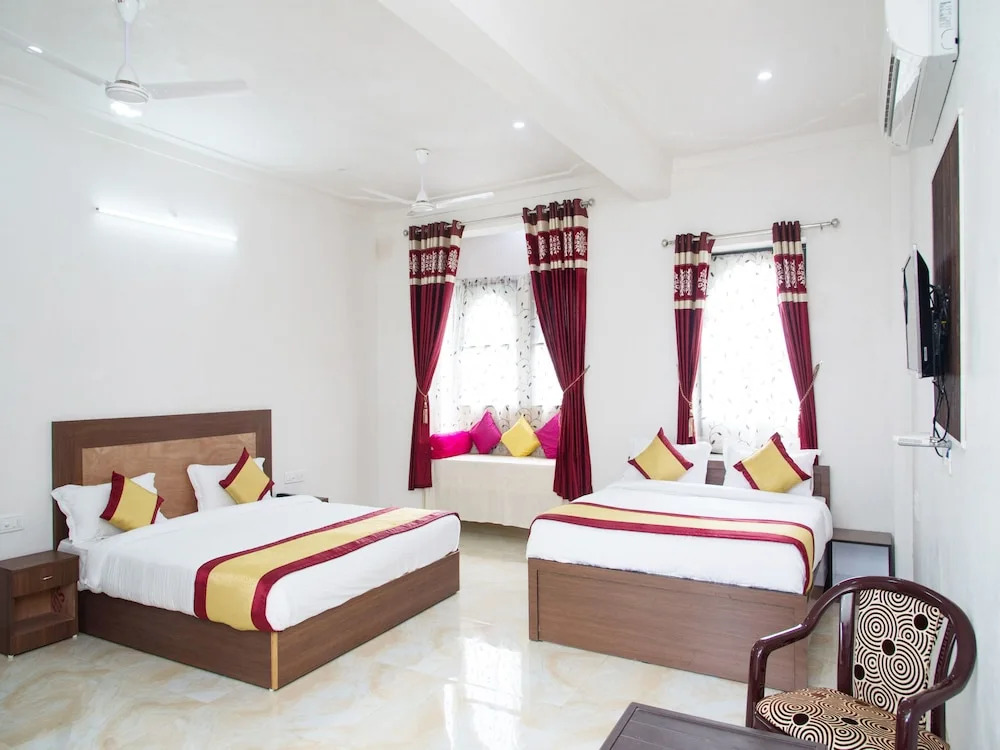 OYO 12131 Vallabh Villas