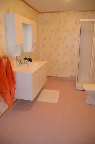 Leknes Home