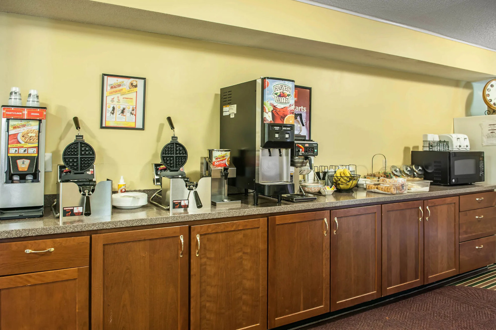 Royal Inn Rockville IN by Hotel O