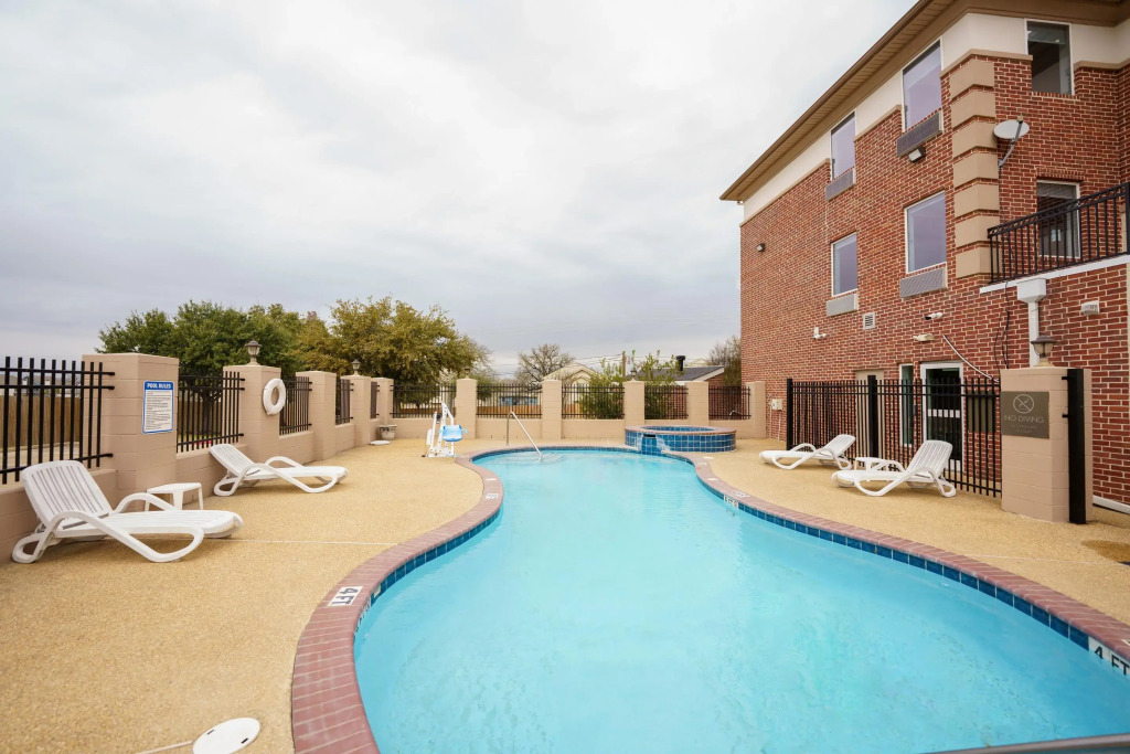 Comfort Suites University Drive