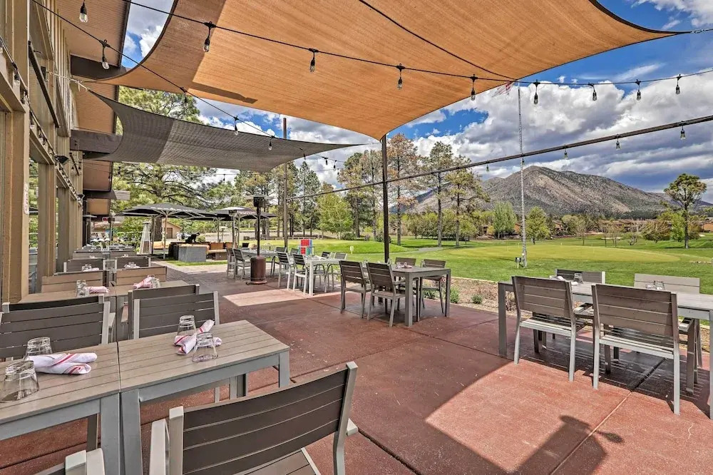 Cozy Flagstaff Retreat w/ Balcony & Mtn View!