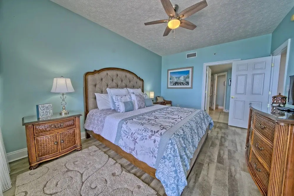 Amazing Tropical Condo with Complimentary Beach Chairs and Umbrellas - Unit 0706 by RedAwning