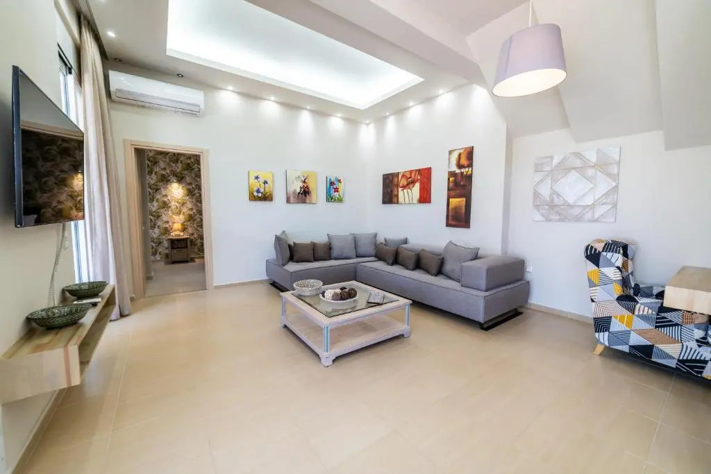 Thomas Villa Hersonissos - Private Pool - Sleeps 7