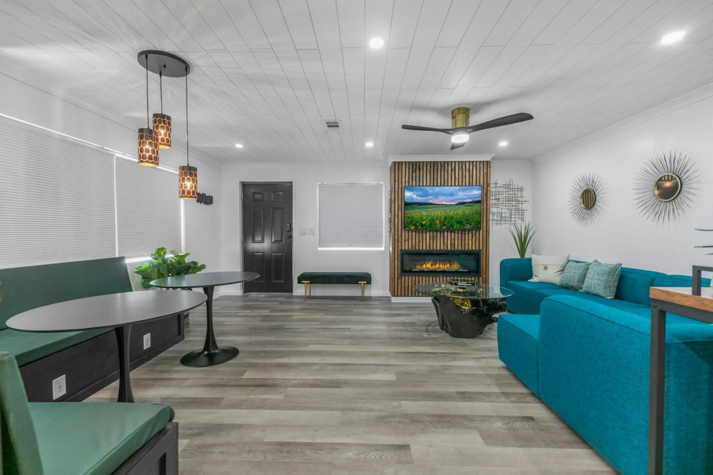 Candlewick Inn and Suites