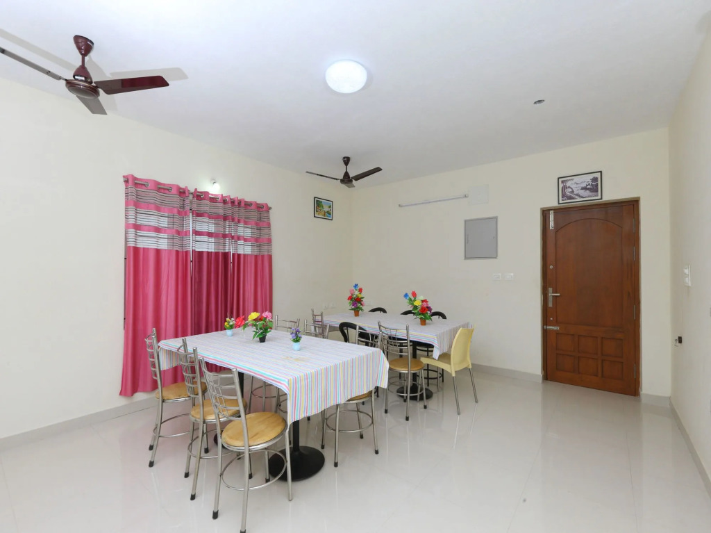 OYO 15701 River View Residency