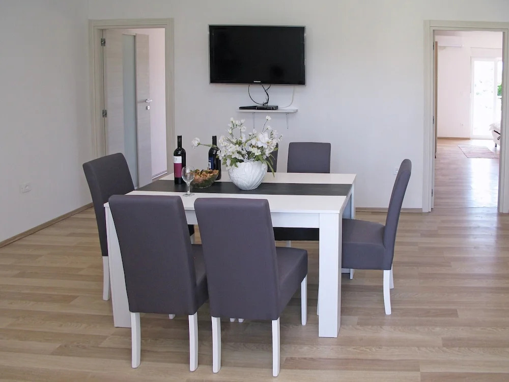 A2 - Modern apt With Balcony, sea View & Parking