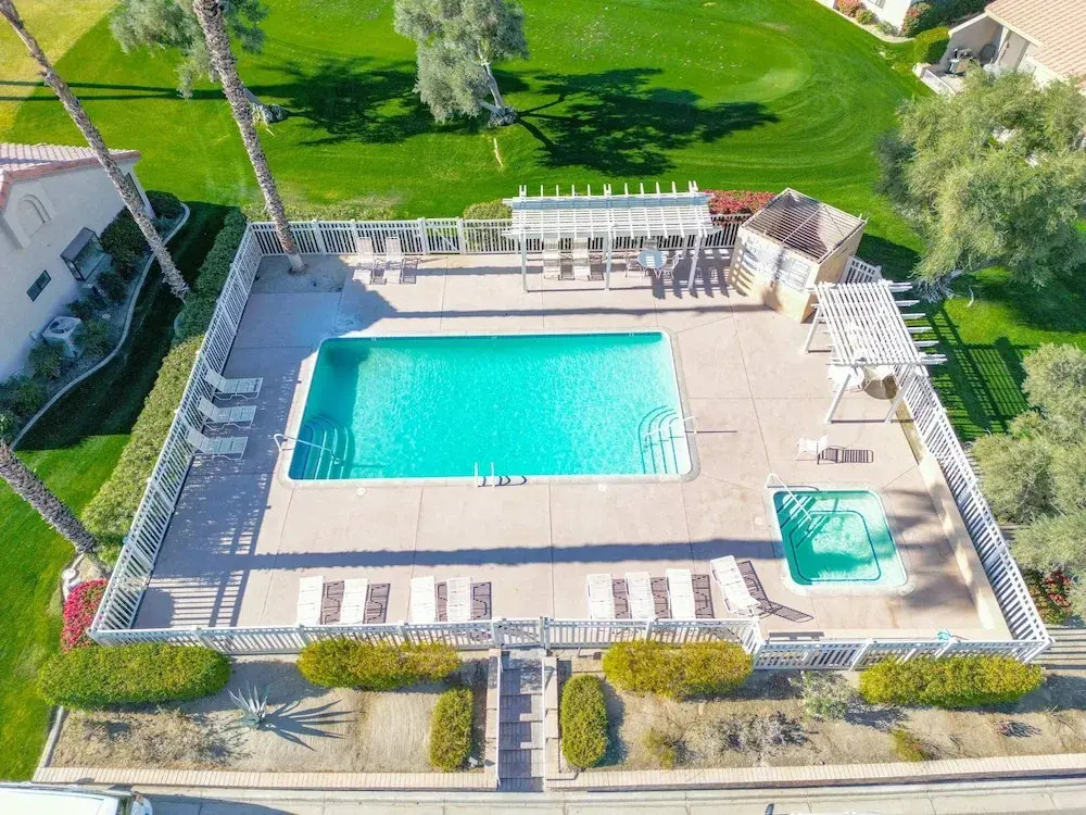 Charming Condo With Golf Course View