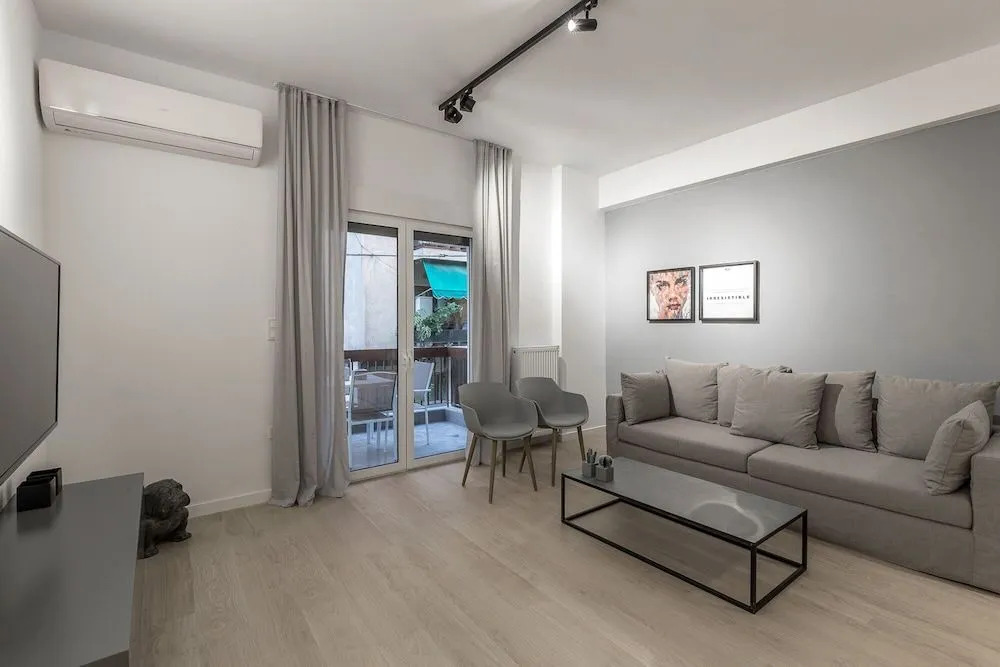 Pangrati Grove Apartment